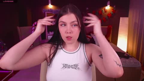 Snapshot of arizonaa_muse chatting on 22, 12, 2024 Astrid online show from 22, 12, 2024