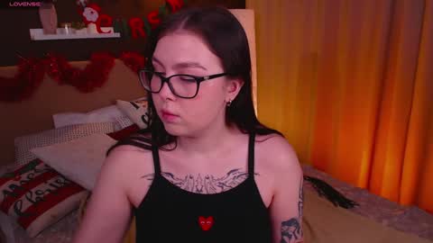 Snapshot of arizonaa_muse chatting on 28, 12, 2024 Astrid online show from 28, 12, 2024