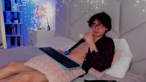 Snapshot of arnolddonaldson chatting on 15, 12, 2024 Arnold online show from 15, 12, 2024