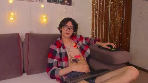 Snapshot of arnolddonaldson chatting on 25, 12, 2024 Arnold online show from 25, 12, 2024