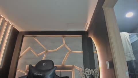 Arohom Lester online show from 7, 11, 2025