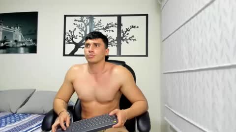Snapshot of aron647 chatting on 4, 2, 2025 Aron-lake fit online show from 4, 2, 2025