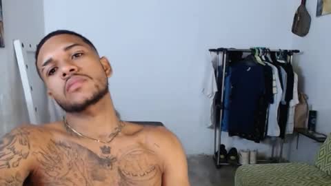 Snapshot of aron_7 chatting on 1, 2, 2025 aron_7 online show from 1, 2, 2025