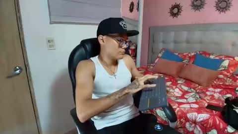 Snapshot of aron_big_big chatting on 21, 10, 2025 aron_big_big online show from 21, 10, 2025