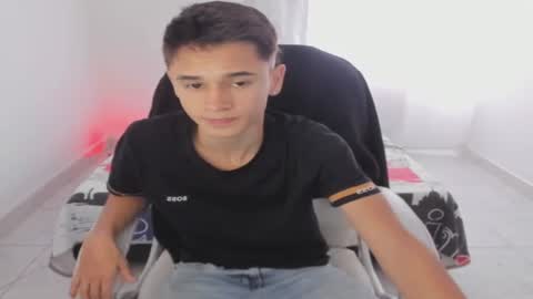 Snapshot of aron_boyy chatting on 20, 9, 2025 Aaron online show from 20, 9, 2025