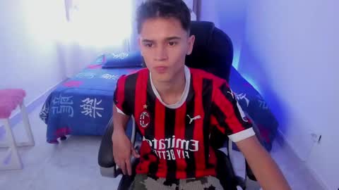 Snapshot of aron_boyy chatting on 29, 9, 2025 Aaron online show from 29, 9, 2025