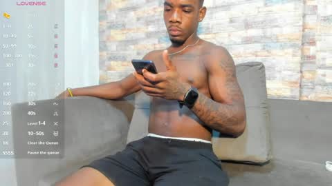 Snapshot of aron_clark chatting on 5, 5, 2026 A R O N online show from 5, 5, 2026