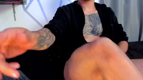 Snapshot of aron_santoro1 chatting on 20, 12, 2024 Aron Santoro online show from 20, 12, 2024