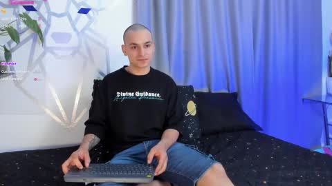 Snapshot of aron_santoro1 chatting on 15, 1, 2025 Aron Santoro online show from 15, 1, 2025