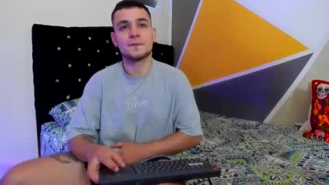 Snapshot of aron_santoro1 chatting on 3, 10, 2025 Aron Santoro online show from 3, 10, 2025