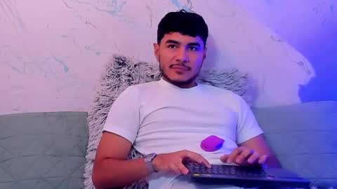Snapshot of aron_summer chatting on 2, 10, 2025 Aron online show from 2, 10, 2025