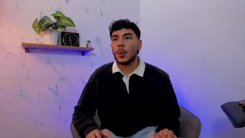 Snapshot of aron_summer chatting on 8, 10, 2025 Aron online show from 8, 10, 2025