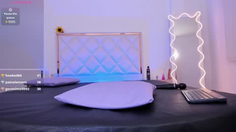 Snapshot of aron_tay chatting on 10, 1, 2025 your aron online show from 10, 1, 2025