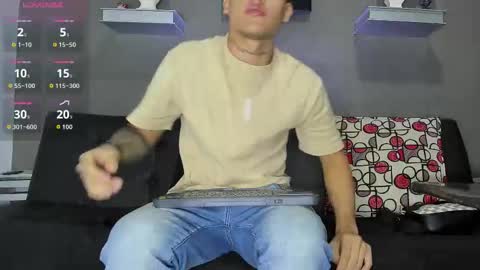 Snapshot of aroon_fit chatting on 7, 2, 2026 AROON HOT online show from 7, 2, 2026