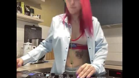 arri_ella online show from 30, 11, 2025