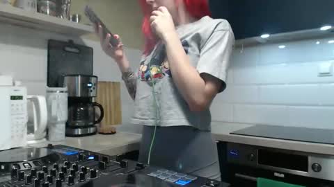 arri_ella online show from 21, 12, 2025