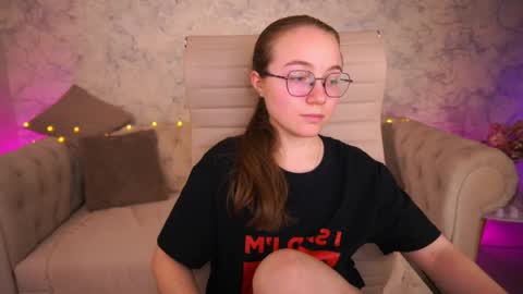 Snapshot of arrinawair chatting on 3, 6, 2026 arrinawair online show from 3, 6, 2026