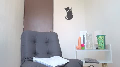   online show from 24, 10, 2025