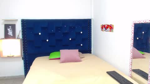 Snapshot of artemiza_love_ chatting on 8, 1, 2025 artemiza online show from 8, 1, 2025
