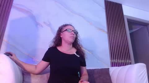 Snapshot of artemiza_love_ chatting on 1, 10, 2025 artemiza online show from 1, 10, 2025