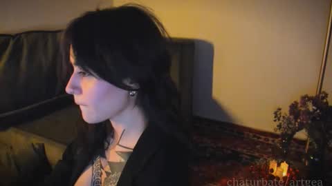 Linda  independent model artgeea online show from 26, 11, 2025