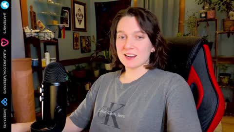 Snapshot of artiepaints chatting on 4, 12, 2024 Artie Paints online show from 4, 12, 2024