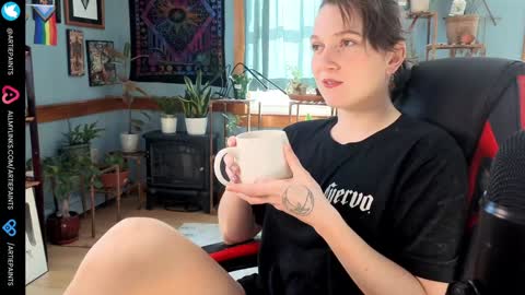 Snapshot of artiepaints chatting on 13, 12, 2024 Artie Paints online show from 13, 12, 2024