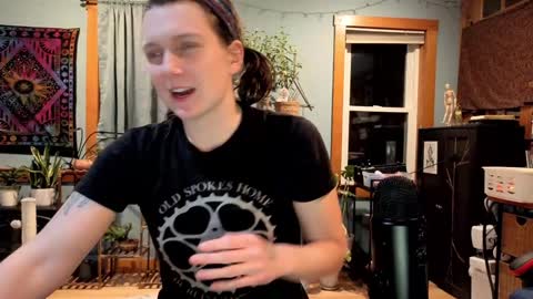 Snapshot of artiepaints chatting on 21, 12, 2024 Artie Paints online show from 21, 12, 2024