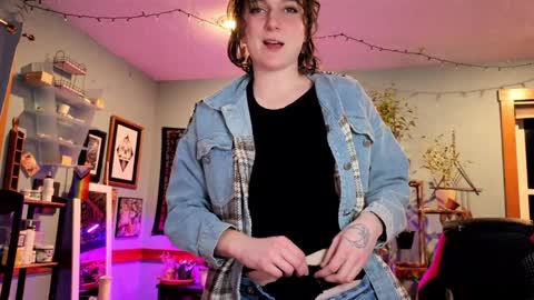 Snapshot of artiepaints chatting on 28, 12, 2024 Artie Paints online show from 28, 12, 2024