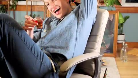 Snapshot of artiepaints chatting on 8, 3, 2025 Artie Paints online show from 8, 3, 2025