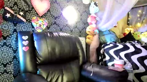 ArtsyHeartsyy online show from 25, 2, 2025