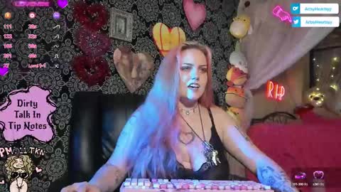 ArtsyHeartsyy online show from 14, 9, 2025