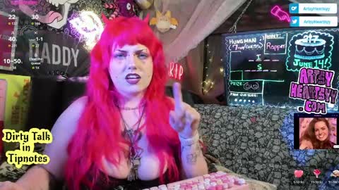 Snapshot of artsyheartsyy chatting on 19, 5, 2026 ArtsyHeartsyy online show from 19, 5, 2026