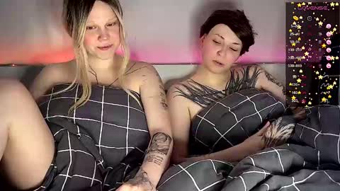 Snapshot of arya_stark7 chatting on 5, 3, 2025 Arya brunett and Cassie blond online show from 5, 3, 2025
