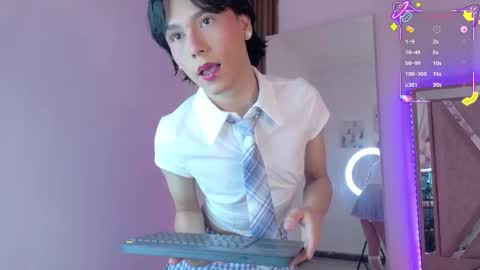 Ash Femboy online show from 29, 10, 2025