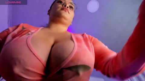 Snapshot of ashanty_vera01 chatting on 4, 10, 2025 ashanty_vera01 online show from 4, 10, 2025