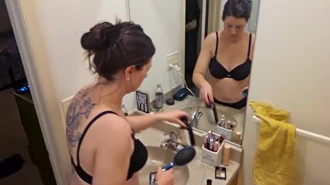 Snapshot of ashelynngrey1986 chatting on 1, 1, 2025 Ashelynn Grey online show from 1, 1, 2025