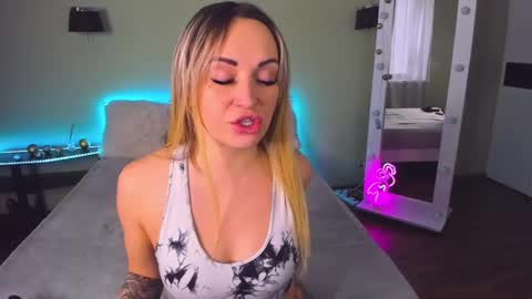 Snapshot of ashley_crashly chatting on 8, 2, 2025 Alina online show from 8, 2, 2025