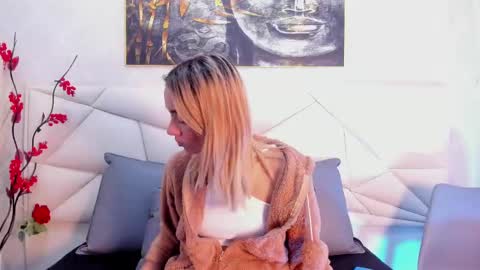 ashley_miller26 online show from 10, 3, 2025