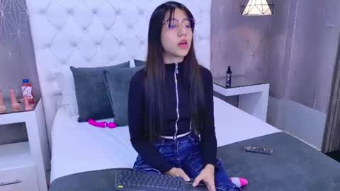 Snapshot of ashleyroberh chatting on 17, 6, 2026 AshleyRoberh online show from 17, 6, 2026