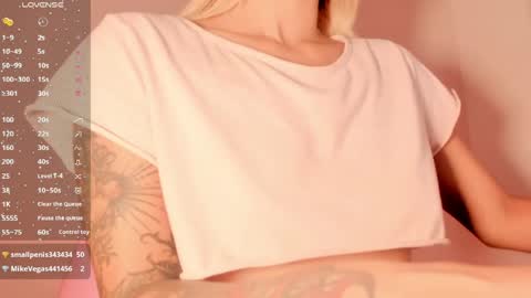 Snapshot of ashleyroys_111 chatting on 4, 6, 2026 dahiana online show from 4, 6, 2026