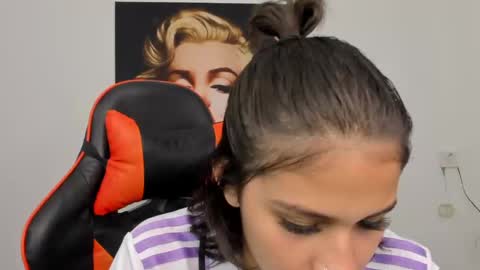 Snapshot of ashleytravis_ chatting on 10, 12, 2024 online show from 10, 12, 2024