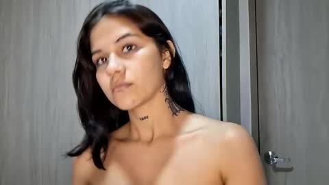 Snapshot of ashleytravis_ chatting on 7, 11, 2025 online show from 7, 11, 2025