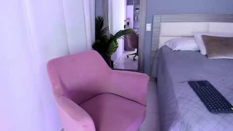 Snapshot of ashly_hills chatting on 7, 10, 2025 Ashly online show from 7, 10, 2025