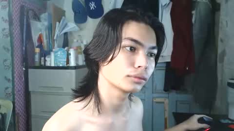 asian_babyboi online show from 10, 10, 2025