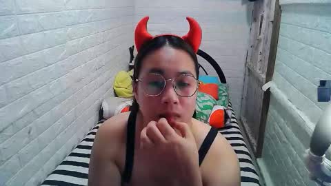 Snapshot of asian_sexydimples chatting on 2, 11, 2025 Trixie online show from 2, 11, 2025