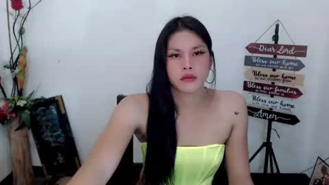Snapshot of asiansexy_bitch chatting on 18, 10, 2025 lucy gwapa online show from 18, 10, 2025