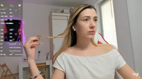 Snapshot of askcaroline chatting on 6, 5, 2026 Caroline online show from 6, 5, 2026