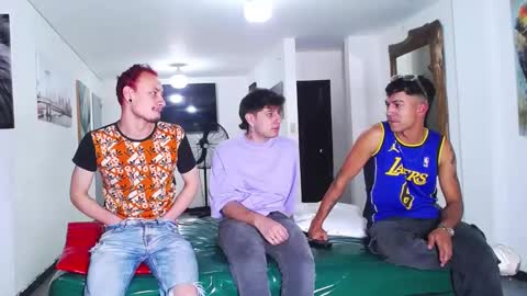 Snapshot of asmodeus7100 chatting on 12, 9, 2025 THOMAS AND DAMIAND online show from 12, 9, 2025