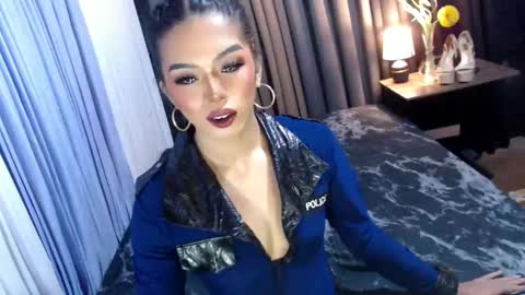 Margaux Miller online show from 16, 10, 2025